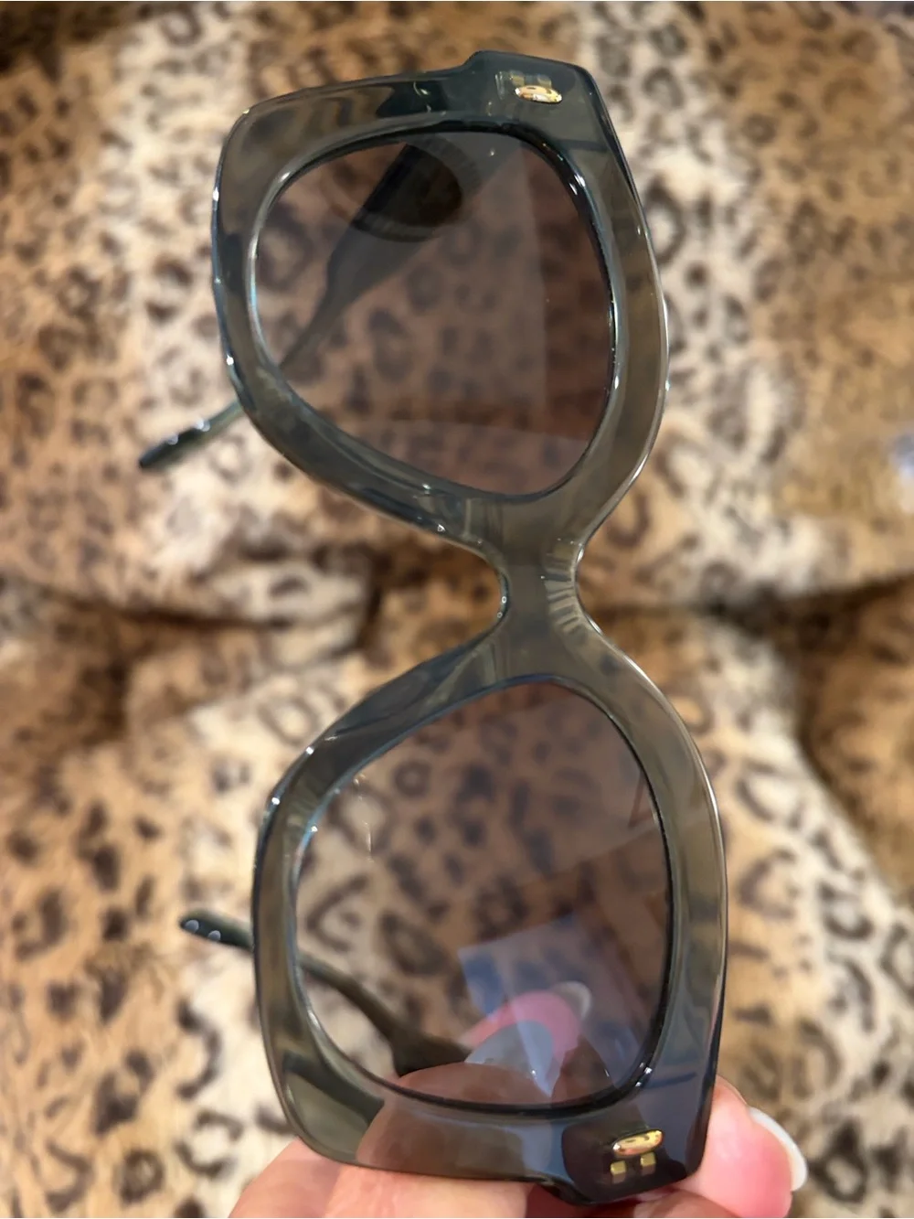 TORY BURCH  Sunglasses in transparent  charcoal with Orange Case